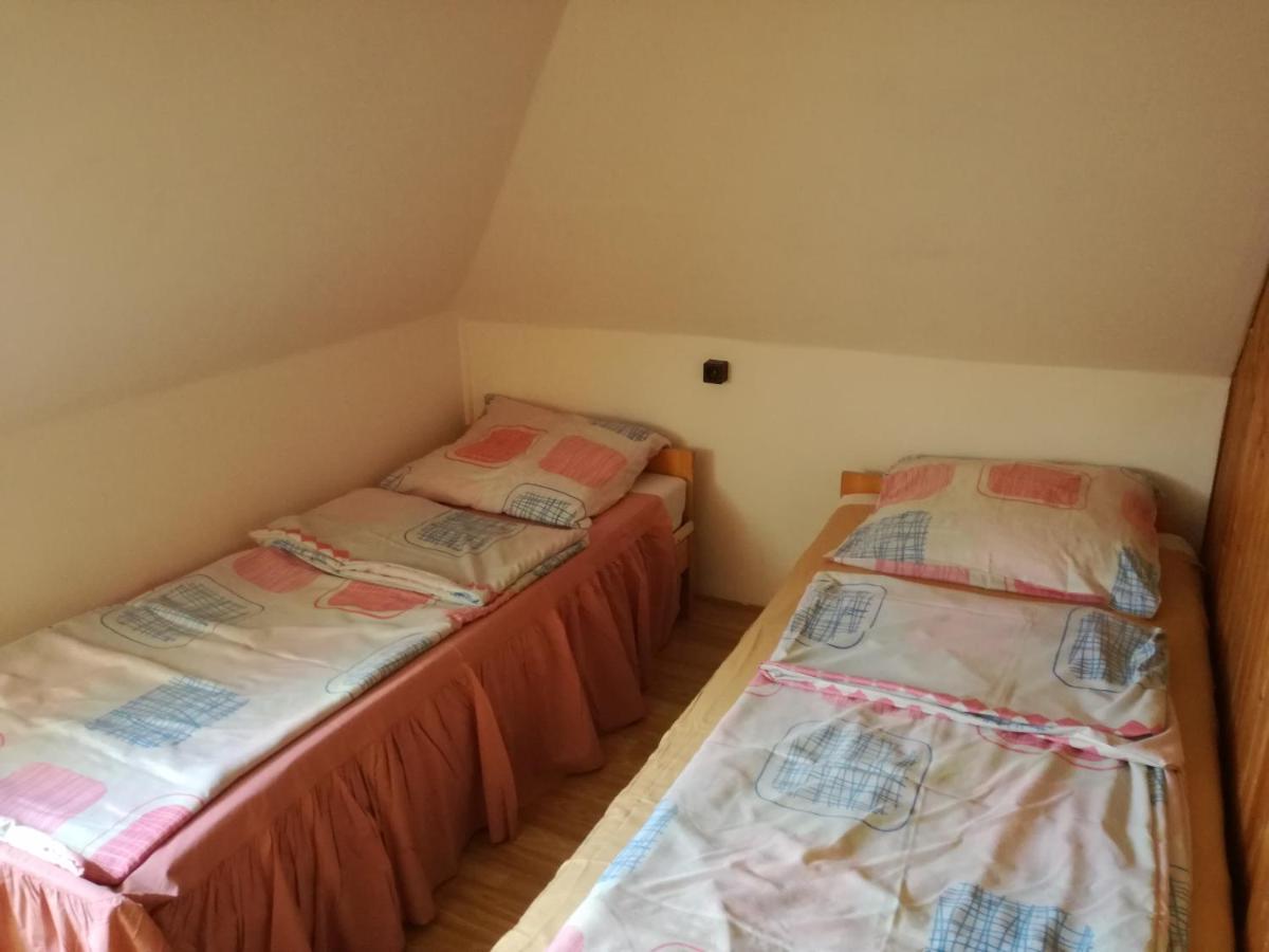 מלון שיופוק Polski Dom Wczasowy Nad Balatonem מראה חיצוני תמונה